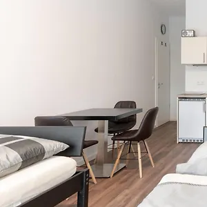 https://monteurzimmer-berlin-pankow-mit-dachterrasse-nur-10-min.find-berlin-hotels.com